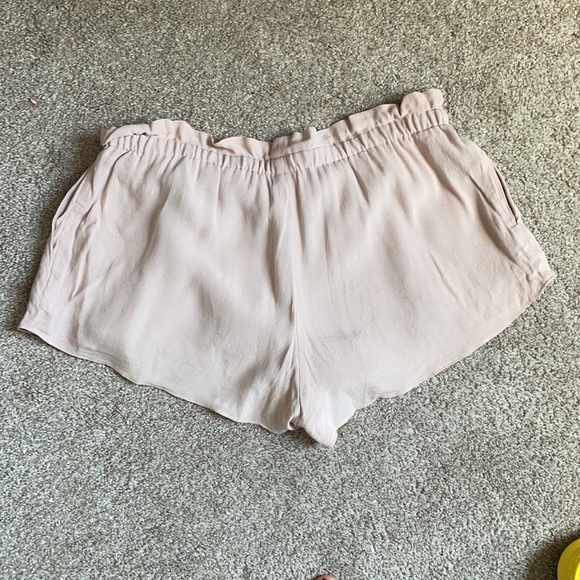 Wilfred (Aritzia) blush pink flowy shorts - Picture 3 of 3